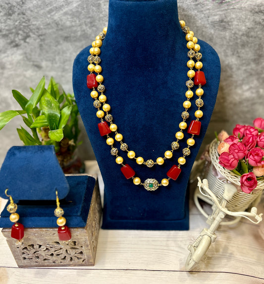 Red tumble pearl necklace