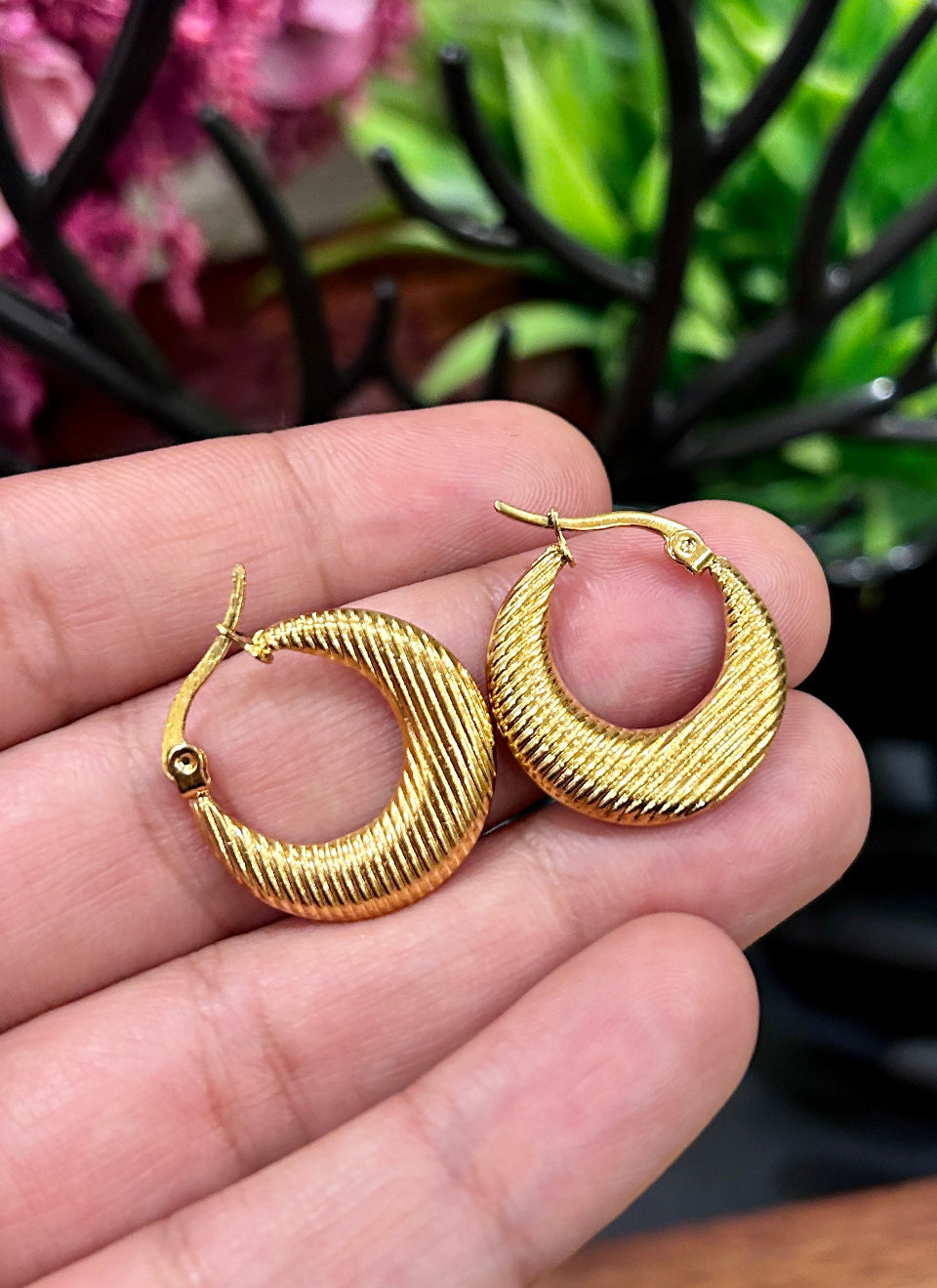 Riya hoops