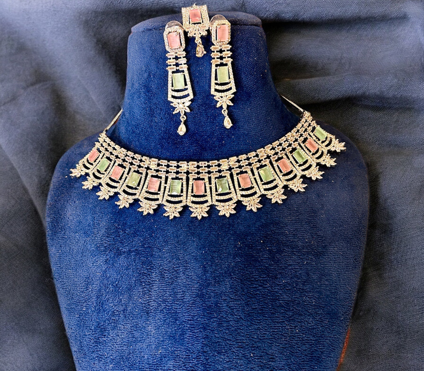 Dual shade choker set with mangtika