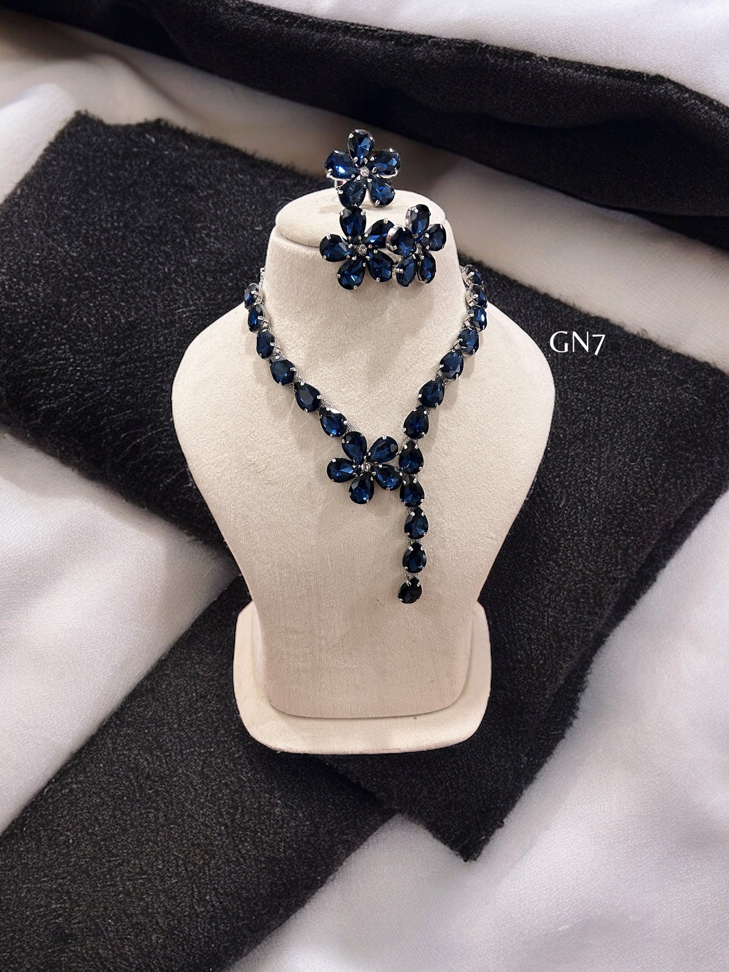 Karishma k royal blue necklace set