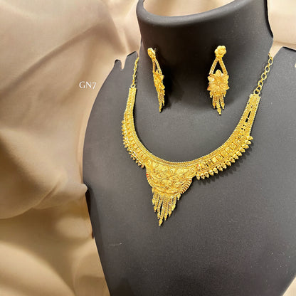 Buttery gold necklace set