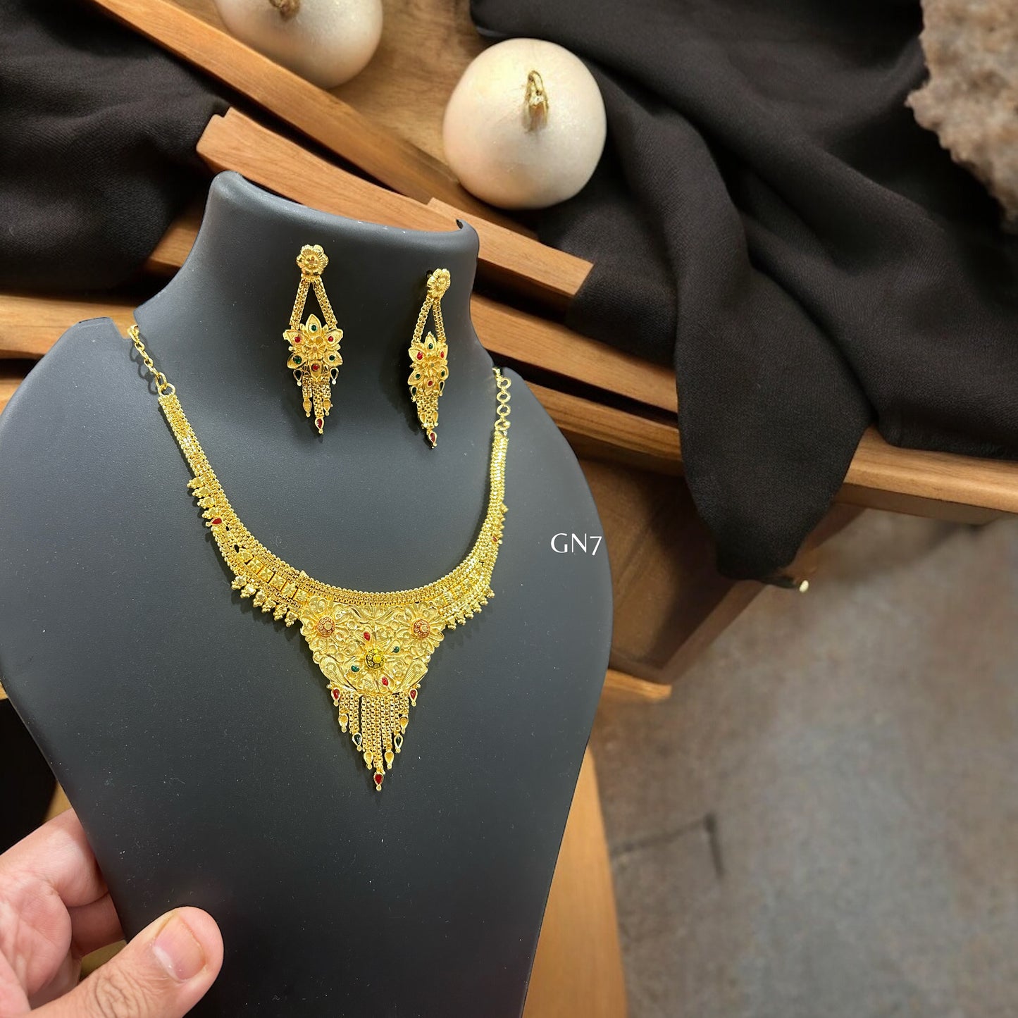 Ruhi gold neckl Set