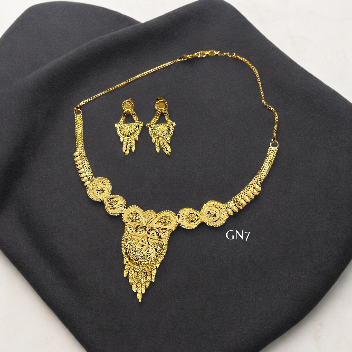 1 GM GOLD shy girl necklace set