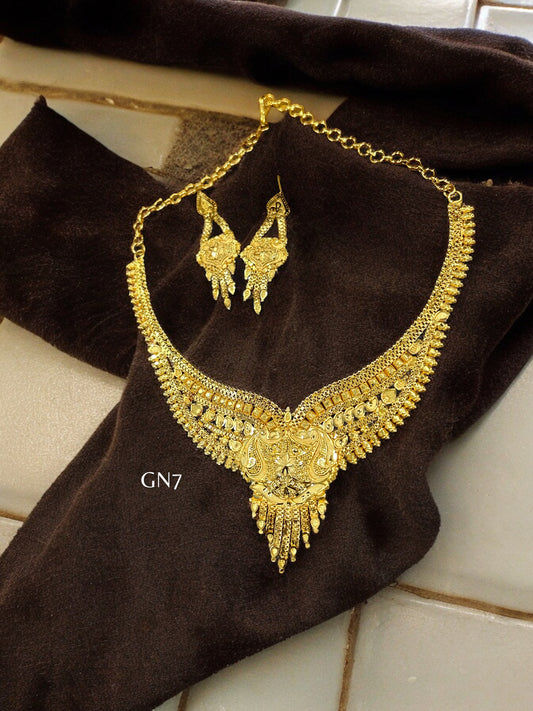 Shiney gold charm necklace set